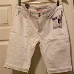 White Denzien Levi’s Shorts